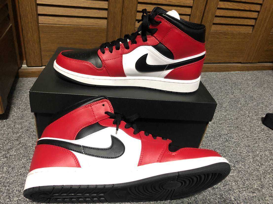 Nike Air Jordan 1 Mid "Chicago Black Toe"