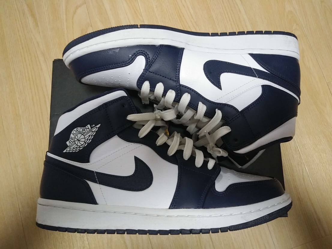 Nike Air Jordan 1 Mid "White Metallic Gold Obsidian"