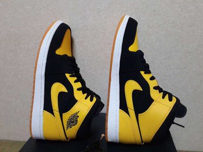 Nike Air Jordan 1 Retro Mid "New Love" (2017)