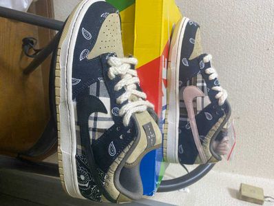 Travis Scott × Nike SB Dunk Low "Black/Parachute Beige"