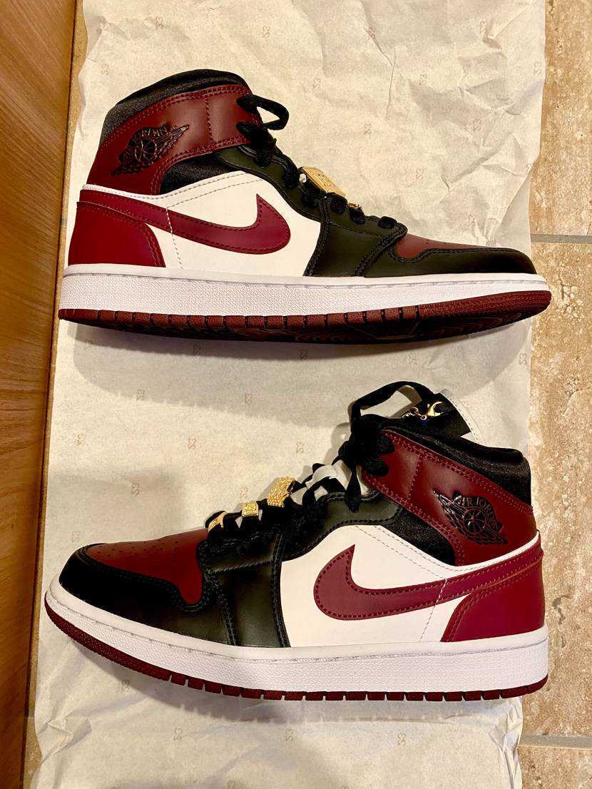 NIKE Women's AIR JORDAN 1 MID "DARK BEETROOT"