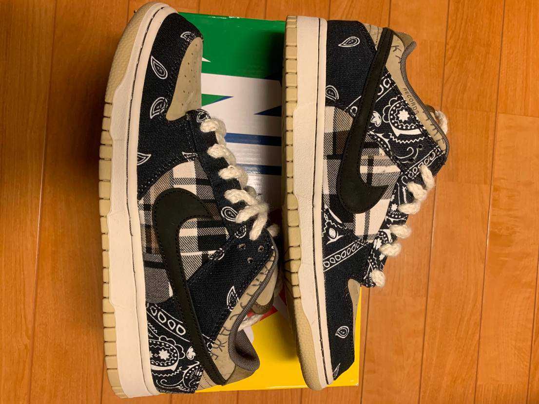 Travis Scott × Nike SB Dunk Low "Black/Parachute Beige"