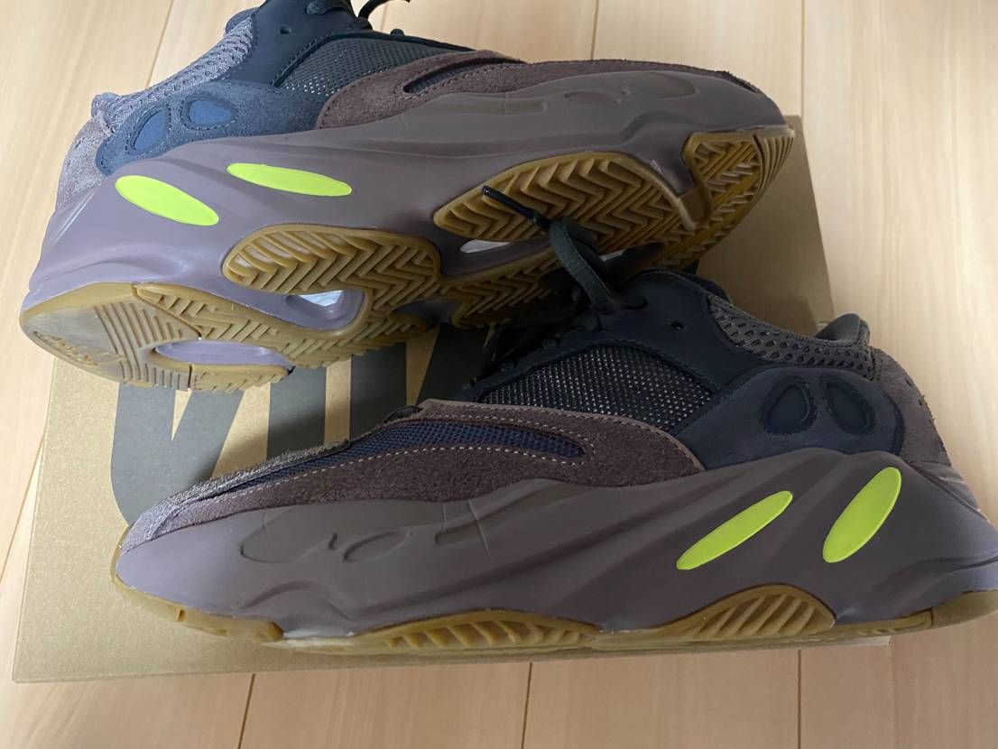 YEEZY BOOST 700 WAVE RUNNER DARK GREY