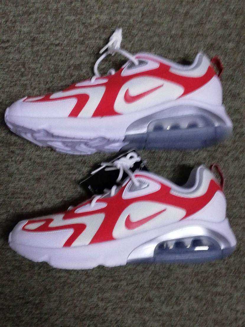 ナイキ エアマックス200 "ホワイト/ユニバーシティレッド"