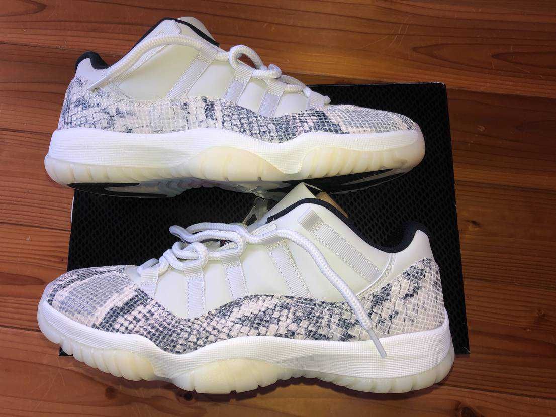 Nike Air Jordan 11 Low Snakeskin "Light Bone/University Red/Sail/Black"