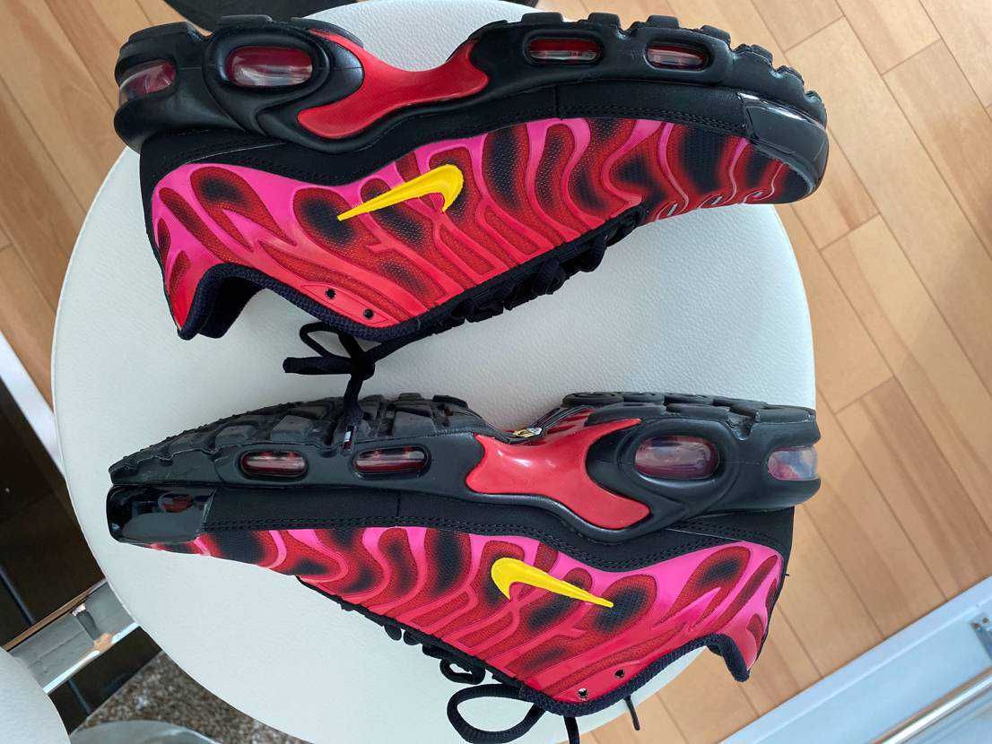 Supreme × Nike Air Max Plus "Hyper Grape"