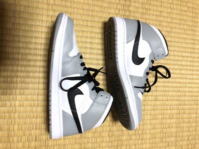 Nike Air Jordan 1 Mid "Light Smoke Grey/White/Black"