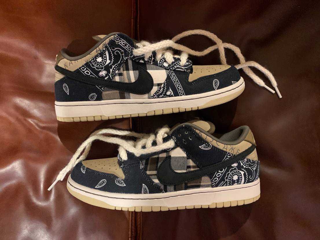 Travis Scott × Nike SB Dunk Low "Black/Parachute Beige"