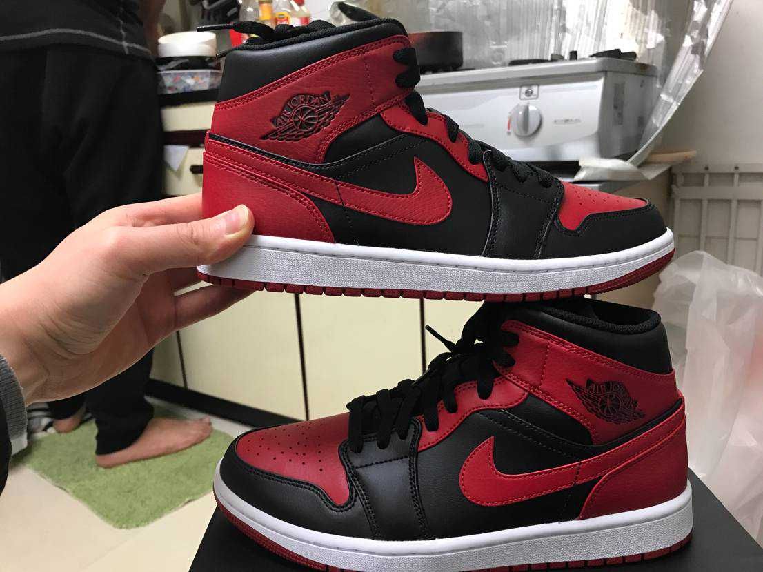 Nike Air Jordan 1 Mid "Bred"