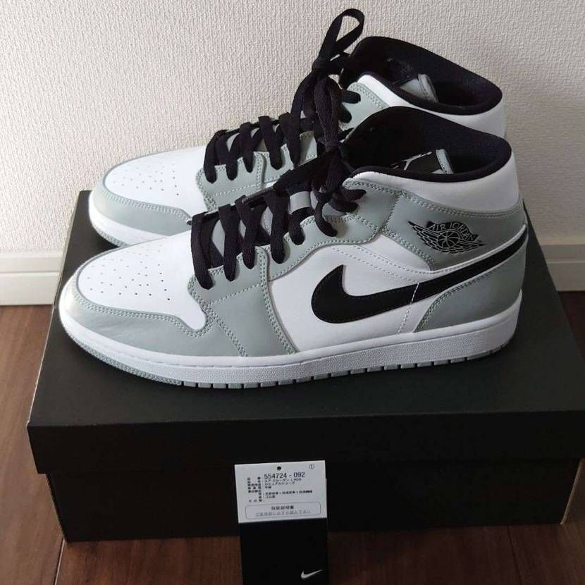 Nike Air Jordan 1 Mid "Light Smoke Grey/White/Black"