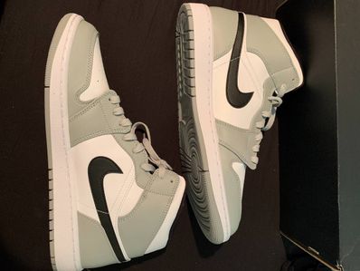 Nike Air Jordan 1 Mid "Light Smoke Grey/White/Black"