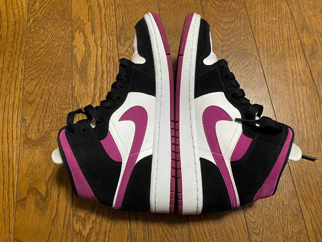 NIKE Women's AIR JORDAN 1 MID "MAGENTA"