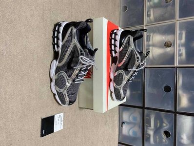 STUSSY × NIKE AIR ZOOM SPIRIDON CAGED "PURE PLATINUM/BLACK-WHITE"