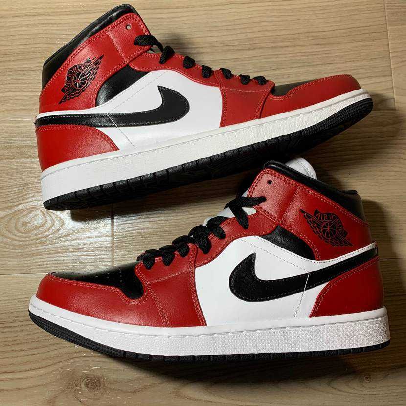 Nike Air Jordan 1 Mid "Chicago Black Toe"