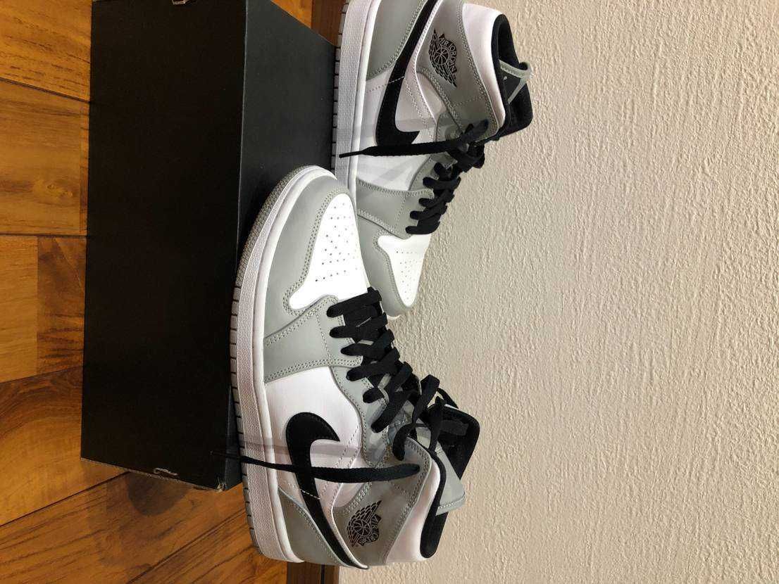 Nike Air Jordan 1 Mid "Light Smoke Grey/White/Black"