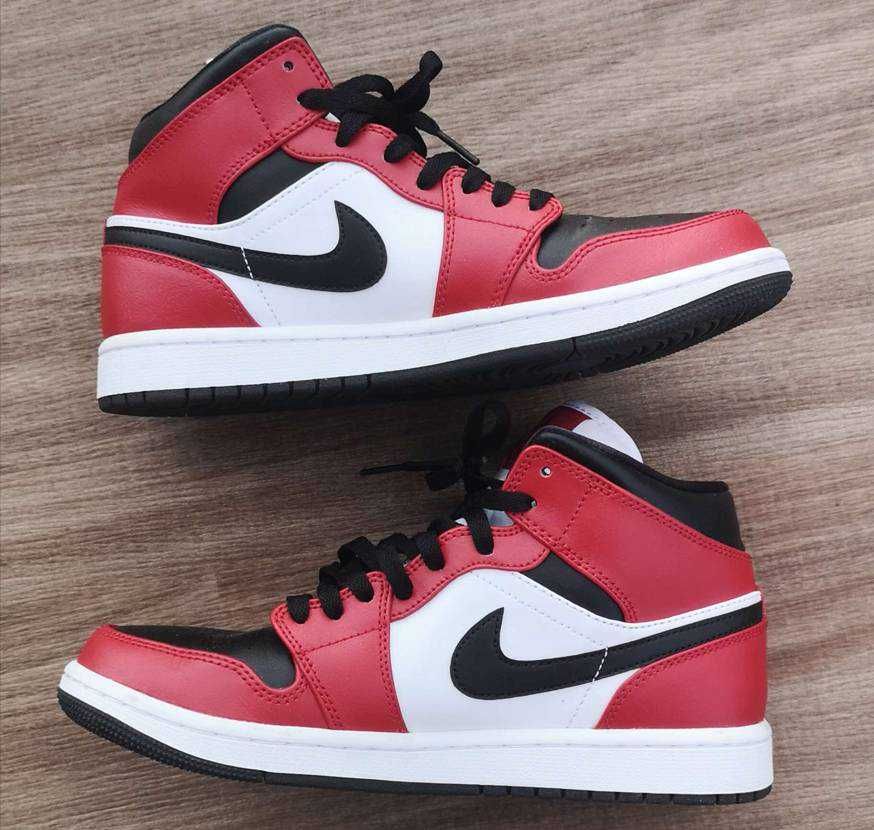 Nike Air Jordan 1 Mid "Chicago Black Toe"