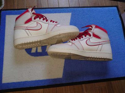 Nike Air Jordan 1 Retro High OG "Sail/University Red"