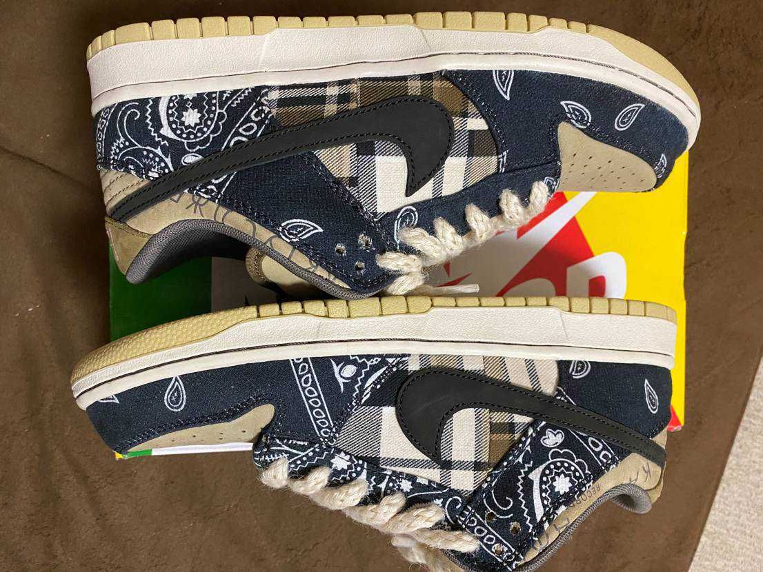 Travis Scott × Nike SB Dunk Low "Black/Parachute Beige"
