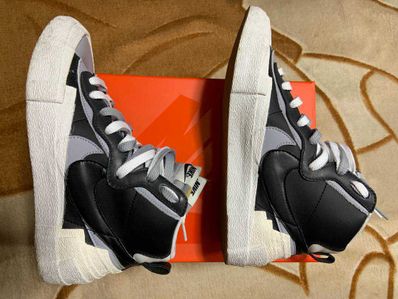 sacai × NIKE BLAZER MID "BLACK/WOLF GREY/WHITE"