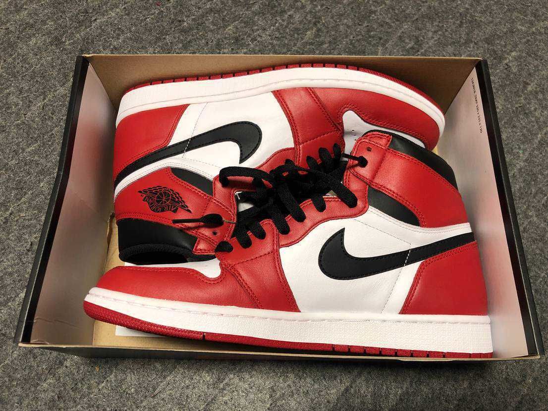 Nike Air Jordan 1 Retro High "Chicago" (2015)