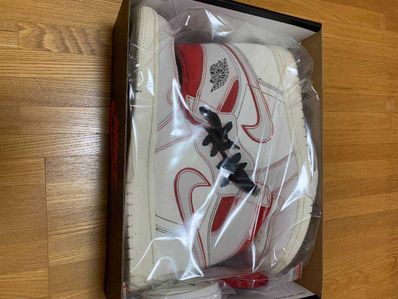 Nike Air Jordan 1 Retro High OG "Sail/University Red"