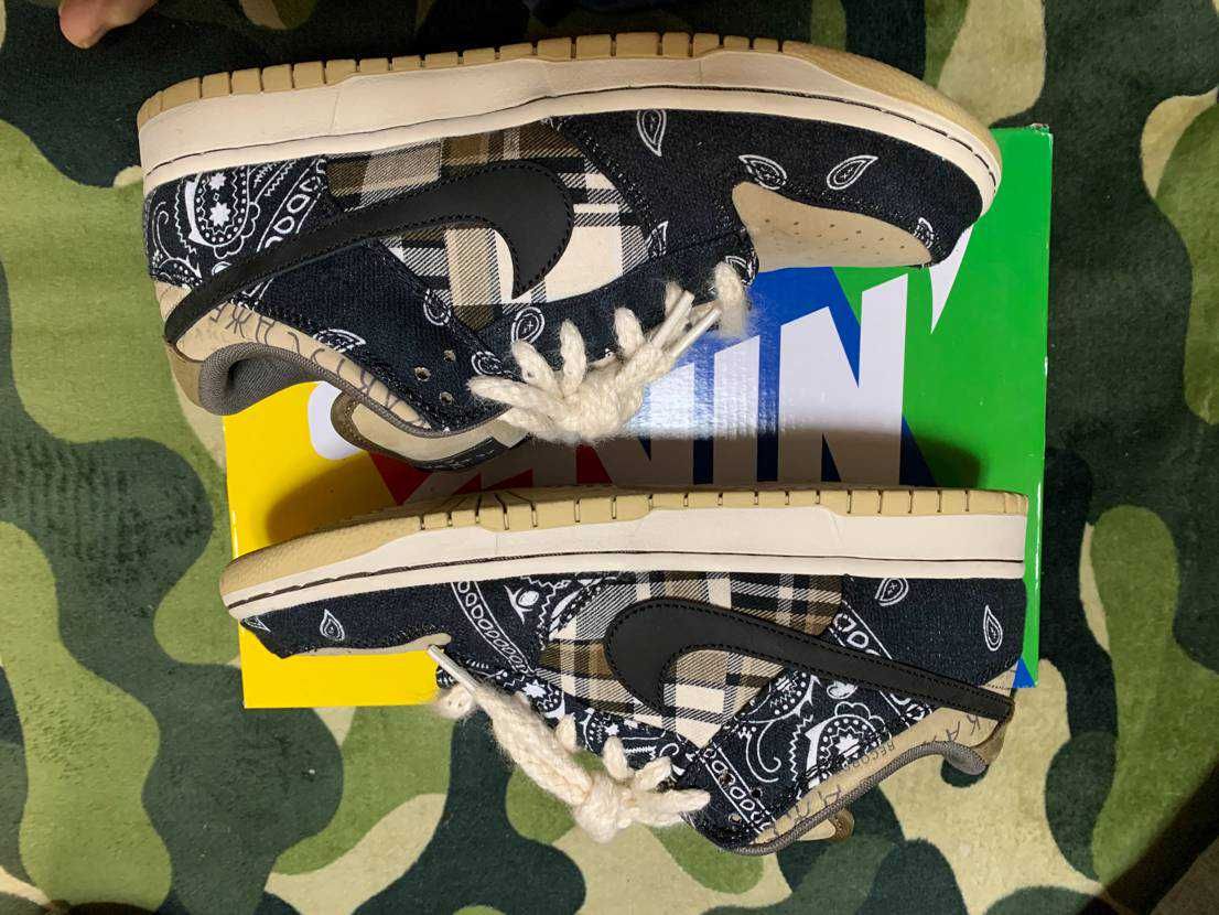 Travis Scott × Nike SB Dunk Low "Black/Parachute Beige"