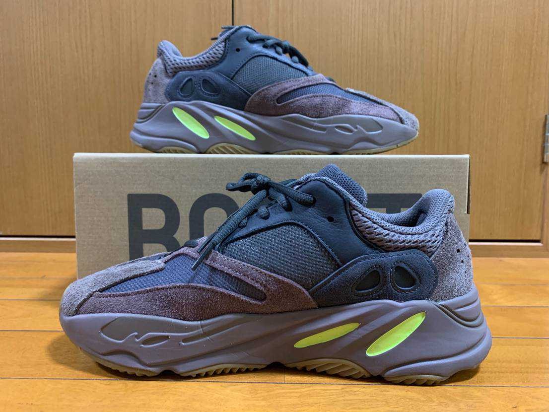 YEEZY BOOST 700 WAVE RUNNER DARK GREY