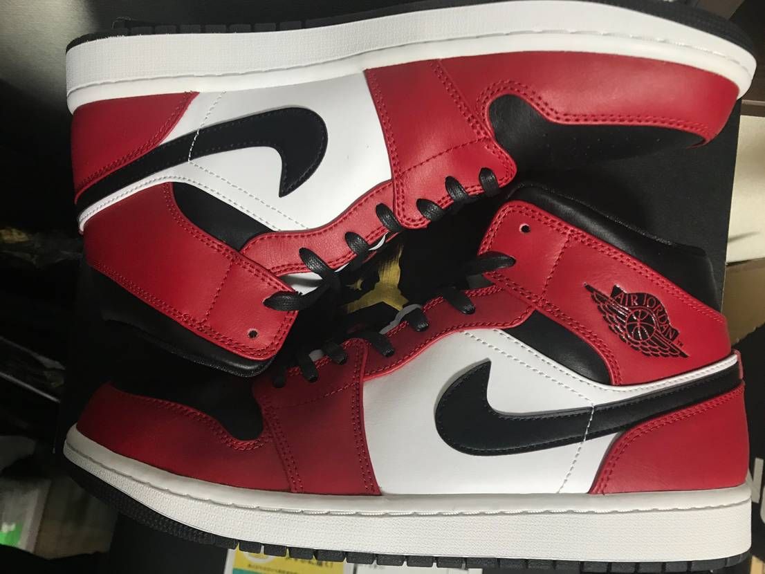 Nike Air Jordan 1 Mid "Chicago Black Toe"