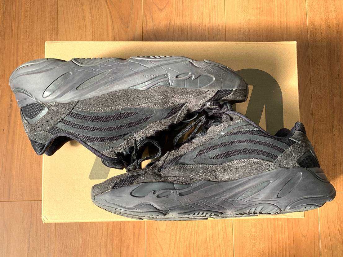 adidas YEEZY BOOST 700 V2 "Vanta"