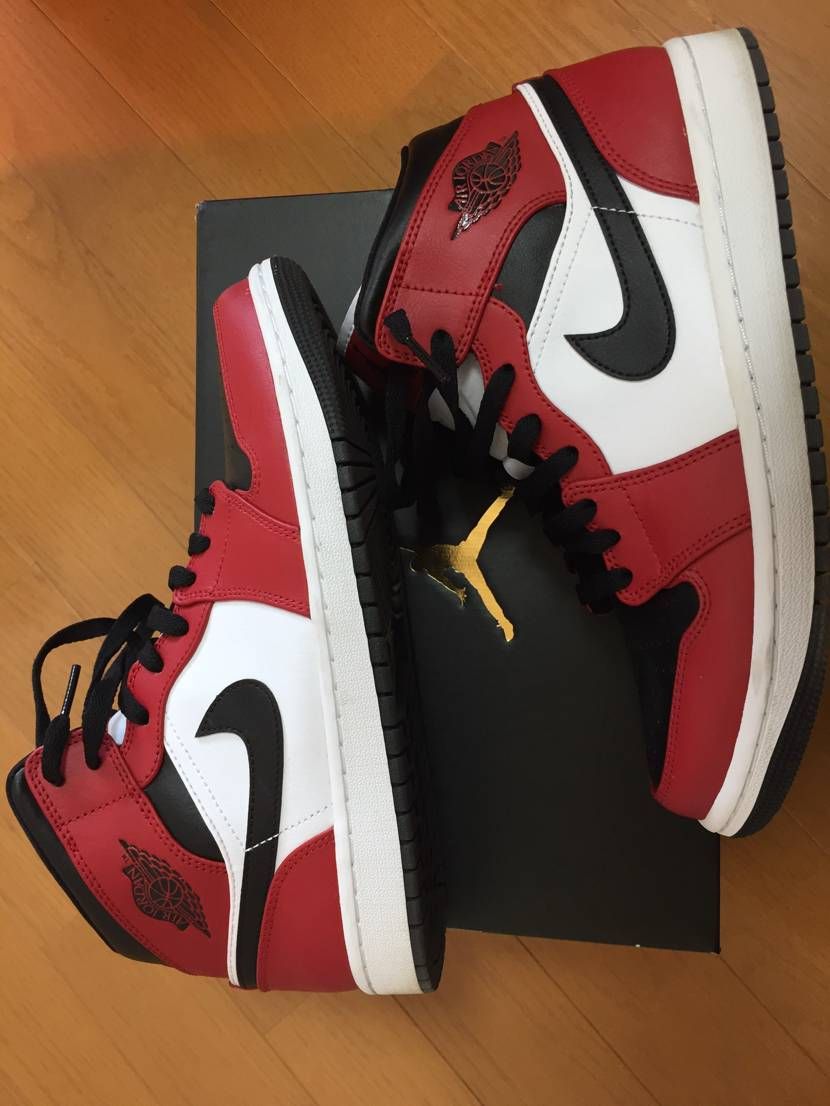 Nike Air Jordan 1 Mid "Chicago Black Toe"