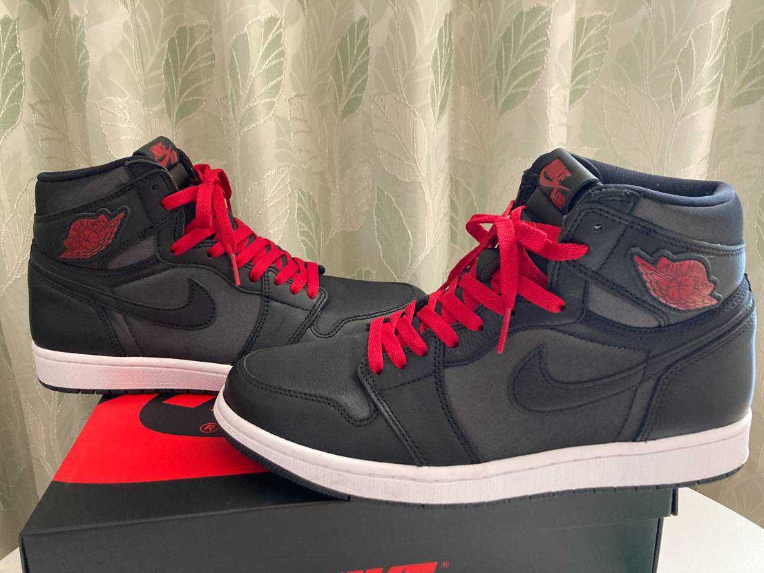 Nike Air Jordan 1 Retro High OG "Black/Metallic Silver/Gym Red"