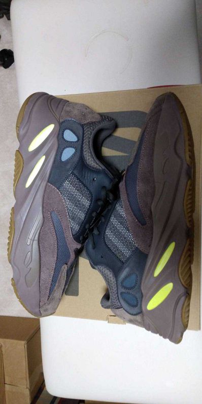 YEEZY BOOST 700 WAVE RUNNER DARK GREY