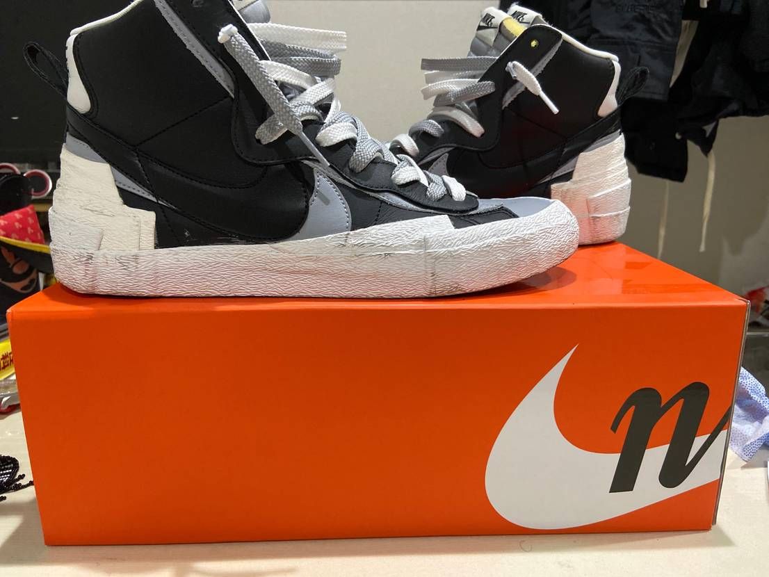 sacai × NIKE BLAZER MID "BLACK/WOLF GREY/WHITE"