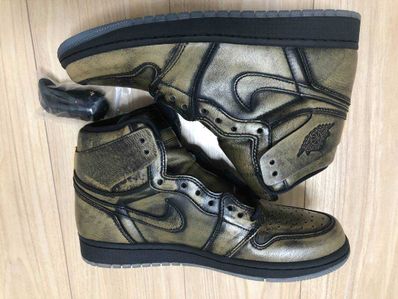 NIKE AIR JORDAN 1 RETRO HIGH OG WINGS "BLACK/BLACK-METALLIC GOLD"