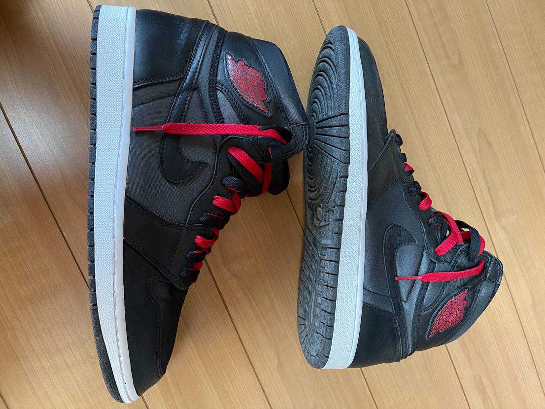 Nike Air Jordan 1 Retro High OG "Black/Metallic Silver/Gym Red"