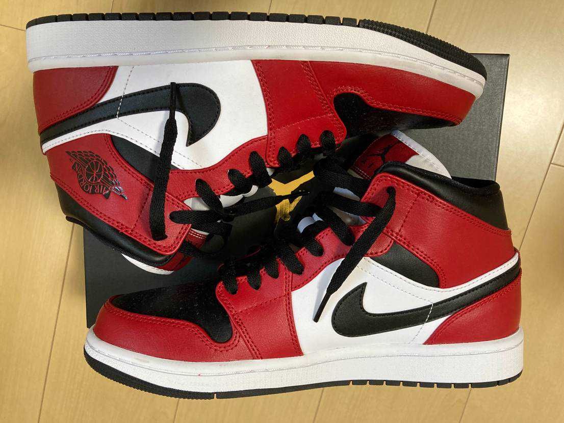 Nike Air Jordan 1 Mid "Chicago Black Toe"