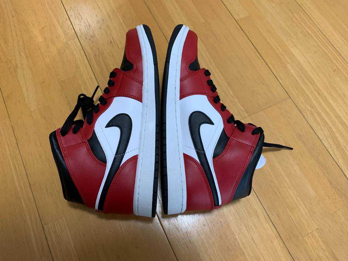 Nike Air Jordan 1 Mid "Chicago Black Toe"