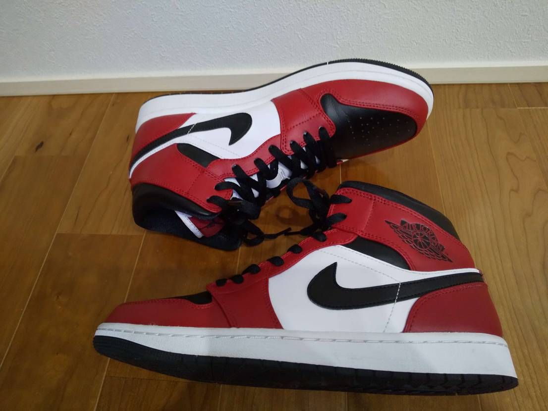 Nike Air Jordan 1 Mid "Chicago Black Toe"