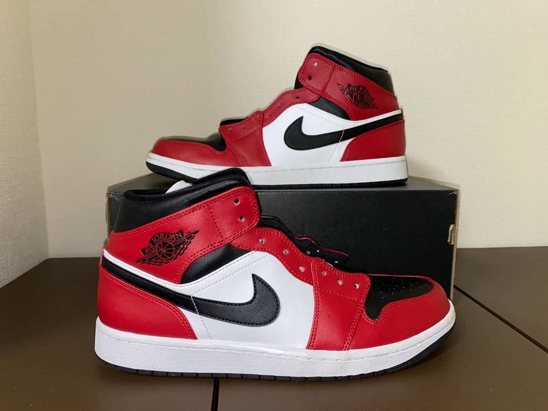 Nike Air Jordan 1 Mid "Chicago Black Toe"