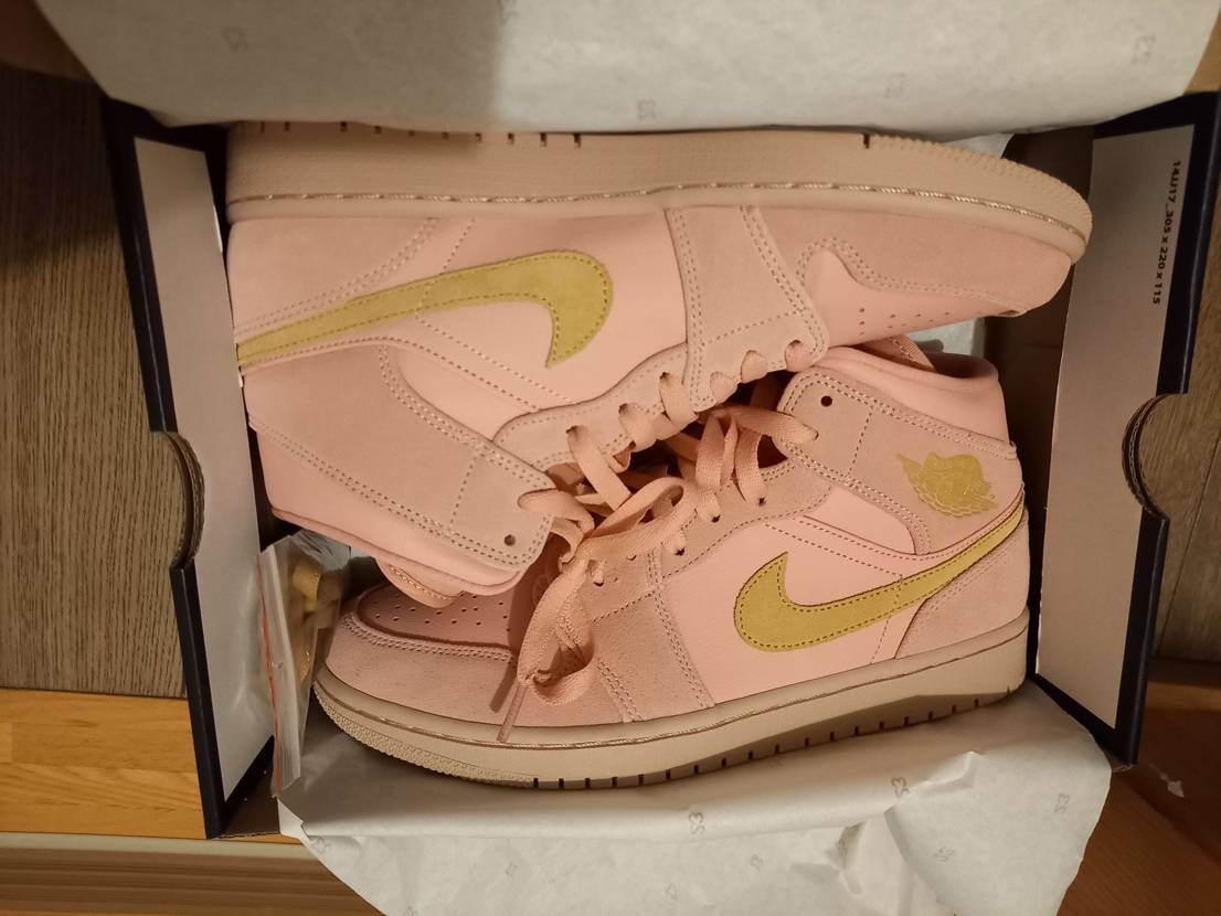 NIKE AIR JORDAN 1 MID "CORAL/GOLD"