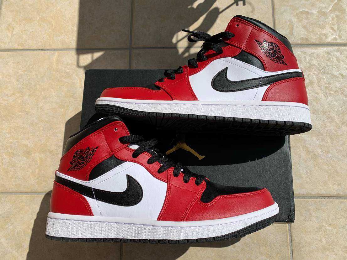 Nike Air Jordan 1 Mid "Chicago Black Toe"