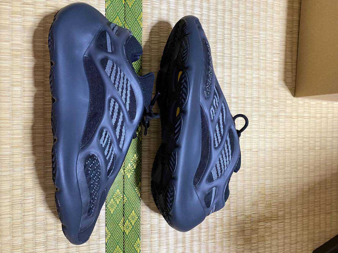 adidas YEEZY 700V3 "Alvah"