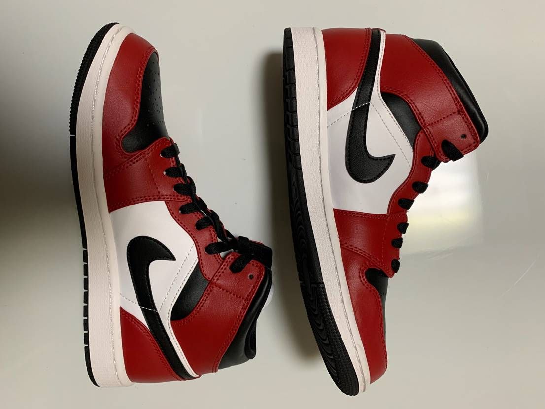 Nike Air Jordan 1 Mid "Chicago Black Toe"