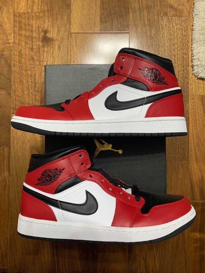 Nike Air Jordan 1 Mid "Chicago Black Toe"