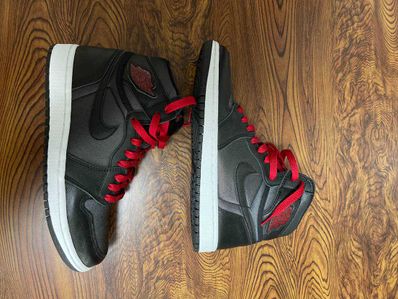 Nike Air Jordan 1 Retro High OG "Black/Metallic Silver/Gym Red"
