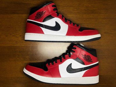 Nike Air Jordan 1 Mid "Chicago Black Toe"