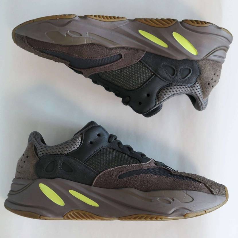 YEEZY BOOST 700 WAVE RUNNER DARK GREY