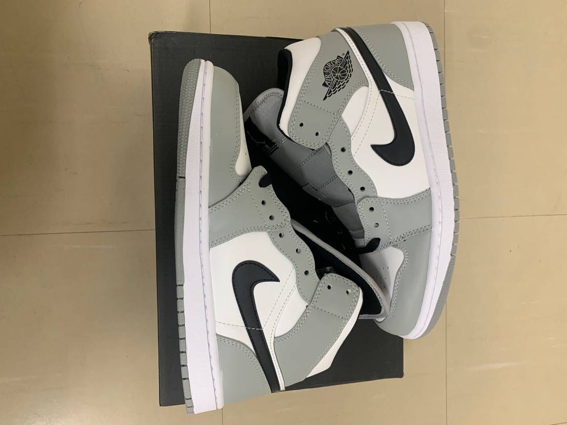 Nike Air Jordan 1 Mid "Light Smoke Grey/White/Black"