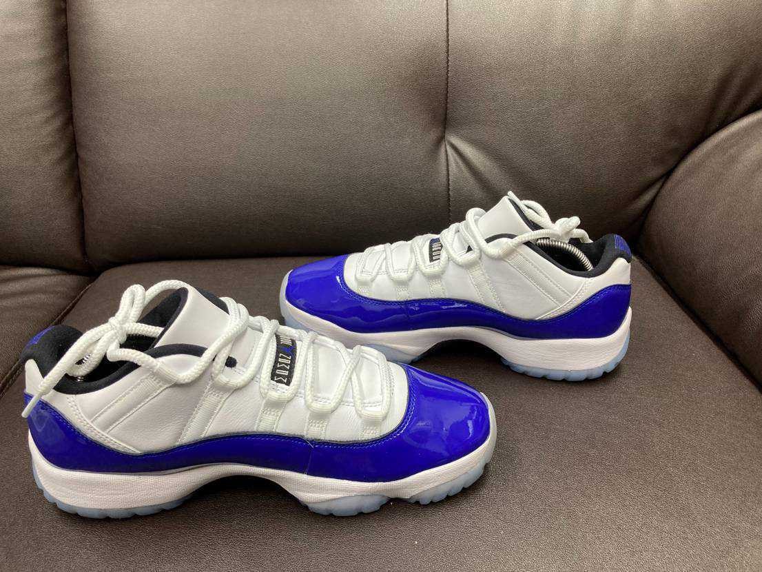 NIKE Women's AIR JORDAN 11 LOW "CONCORD SKETCH"