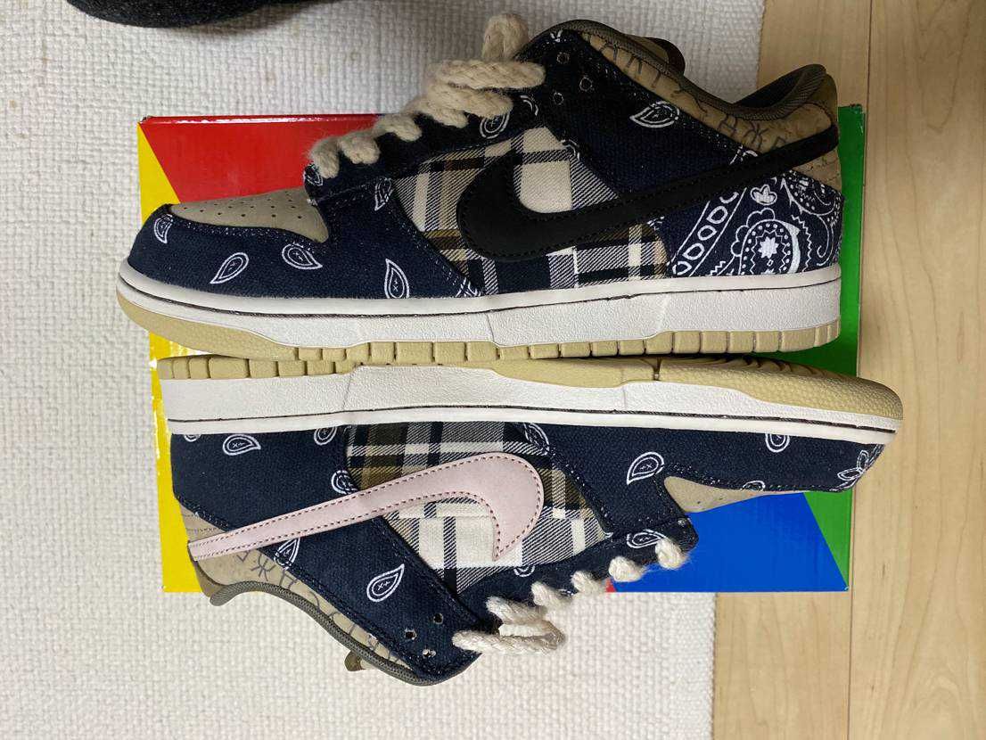 Travis Scott × Nike SB Dunk Low "Black/Parachute Beige"
